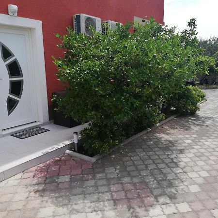 Modern Apartment Near Split & Trogir Kastela Exterior photo