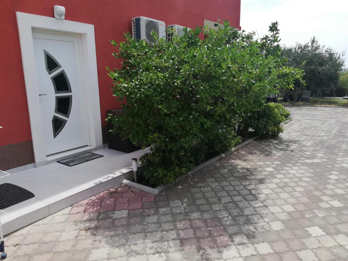 Modern Apartment Near Split & Trogir Kastela Exterior photo